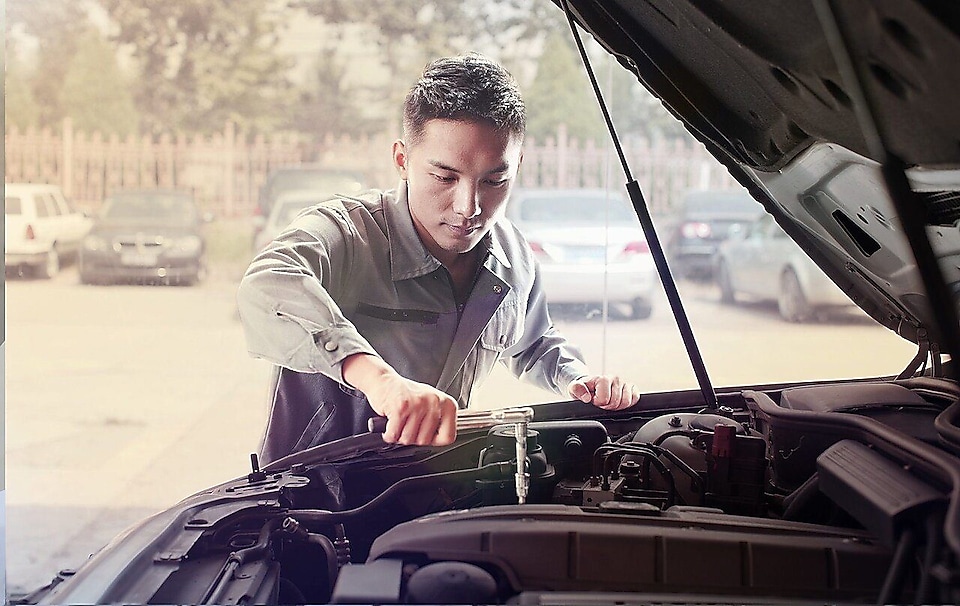 Mechanic fixing a car