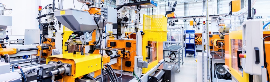 Injection moulding robots in factory