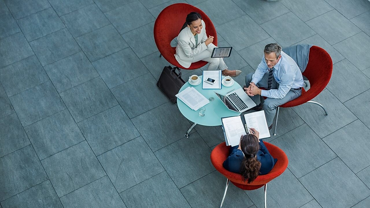 businesspeople-discussing-strategy-at-coffee-table