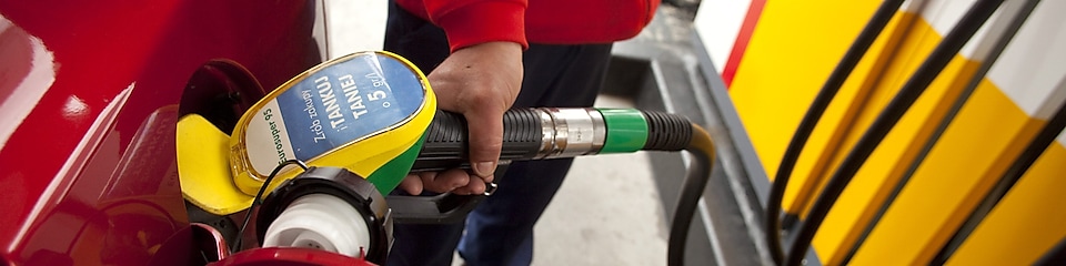 Filling gas in car