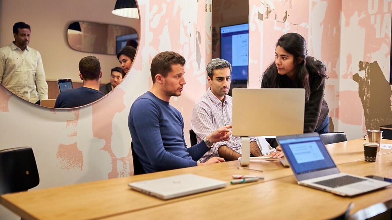 Team meeting in office