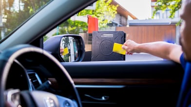 How does RFID works