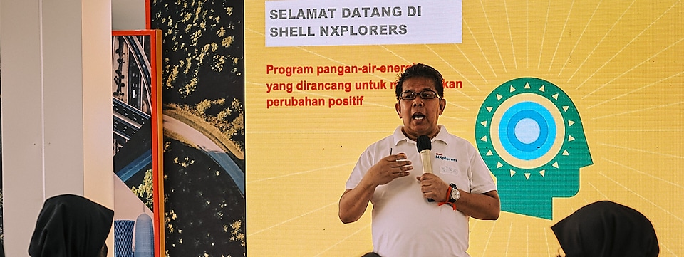 Salah satu mentor Shell NXplorers, Bido Budiman tengah membuka acara Shell NXplorers di Mandalika sekaligus memperkenalkan tentang Shell NXplorers.