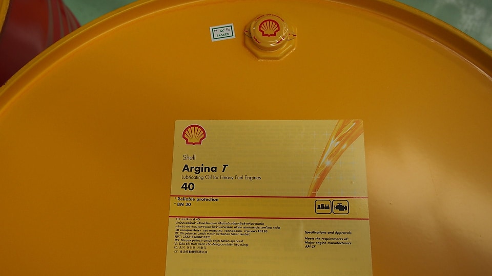 Shell kini memproduksi Shell Argina pelumas mesin kapal dari pabrik pelumasnya di Marunda, Bekasi, Indonesia