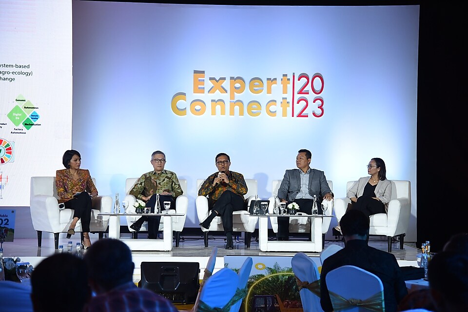 Foto 1: Diskusi panel Shell ExpertConnect 2023 untuk sektor pertanian di Jakarta (19/10/2023). 