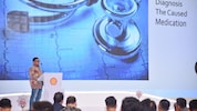 Para pembicara Shell ExpertConnect 2024 dengan tema Unlock Your Productivity Potential dengan fokus pembahasan tentang produk gemuk (grease) Shell Gadus untuk meningkatkan produktivitas industri di Indonesia.