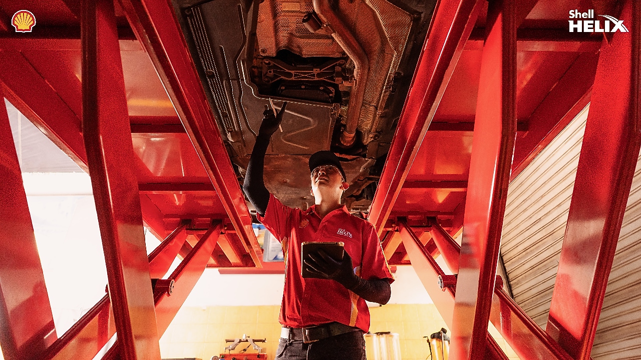 Waspada! Ini 5 Akibat Buruk Kalau Terlambat Ganti Oli Mobil