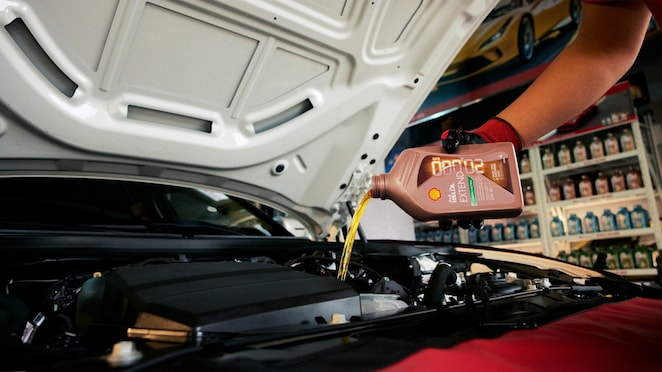 Oli yang tepat membuat umur mesin lebih panjang dan optimal.