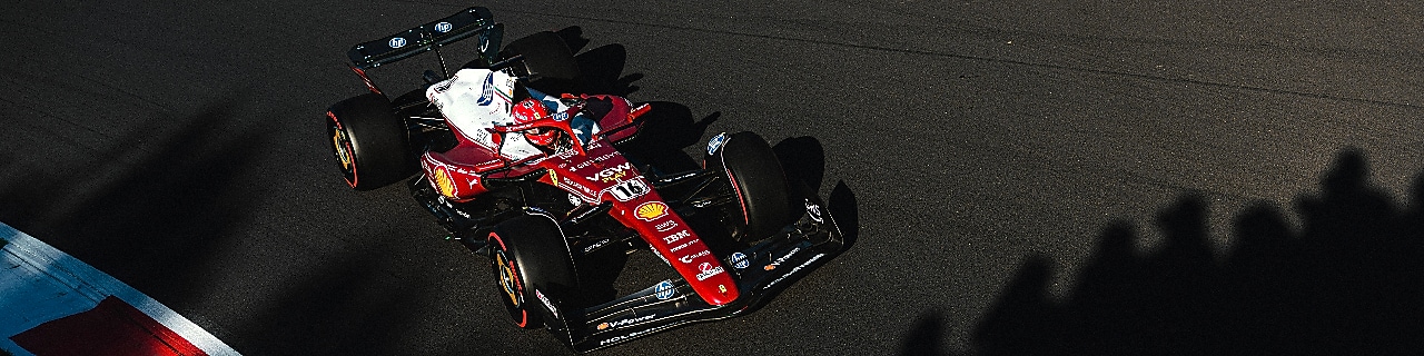 Mobil balap Scuderia Ferrari HP di sirkuit Monza Italia 2025.