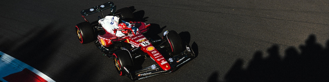 Mobil balap Scuderia Ferrari HP di sirkuit Monza Italia 2025.