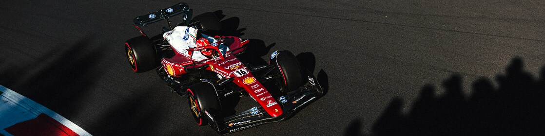 Mobil balap Scuderia Ferrari HP di sirkuit Monza Italia 2025.