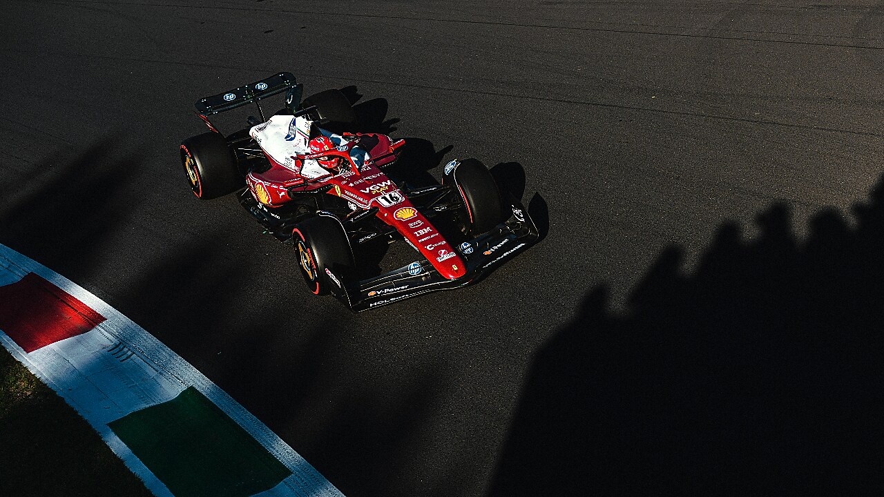 Mobil balap Scuderia Ferrari HP di sirkuit Monza Italia 2025.