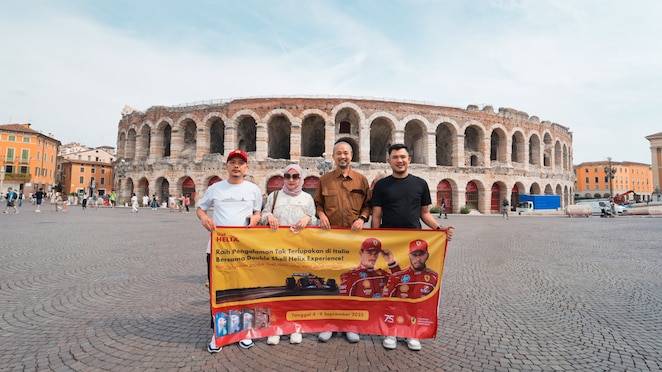 Para pemenang Double Shell Helix Experience ke Italia bersama Fitra Eri