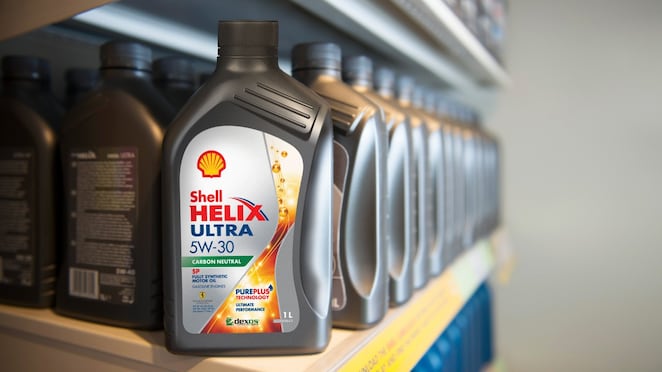 Oli Shell Helix Ultra 5W-30.