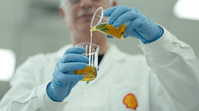 Proses pembuatan oli dengan teknologi PurePlus.