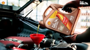 Kemasan produk Shell Helix Ultra 0W-20 yang baru.