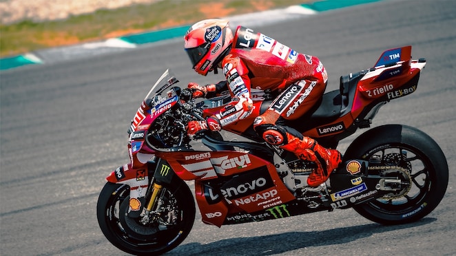 Seorang pembalap Ducati Corse sedang melakukan proses latihan.