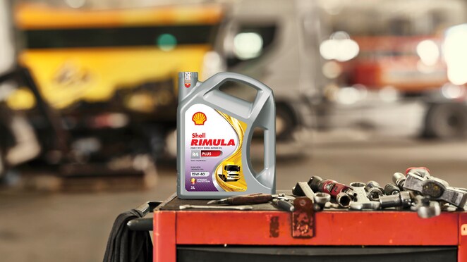 Produk Shell Rimula R4 Plus 15W-40.