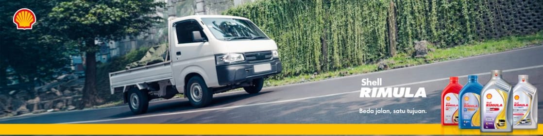 Mobil pikap sedang melaju
