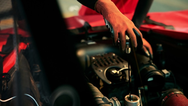 Perhatikan tahun mobil sebelum memilih tipe oli.