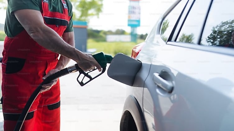 7 Cara Agar Mobil Irit BBM