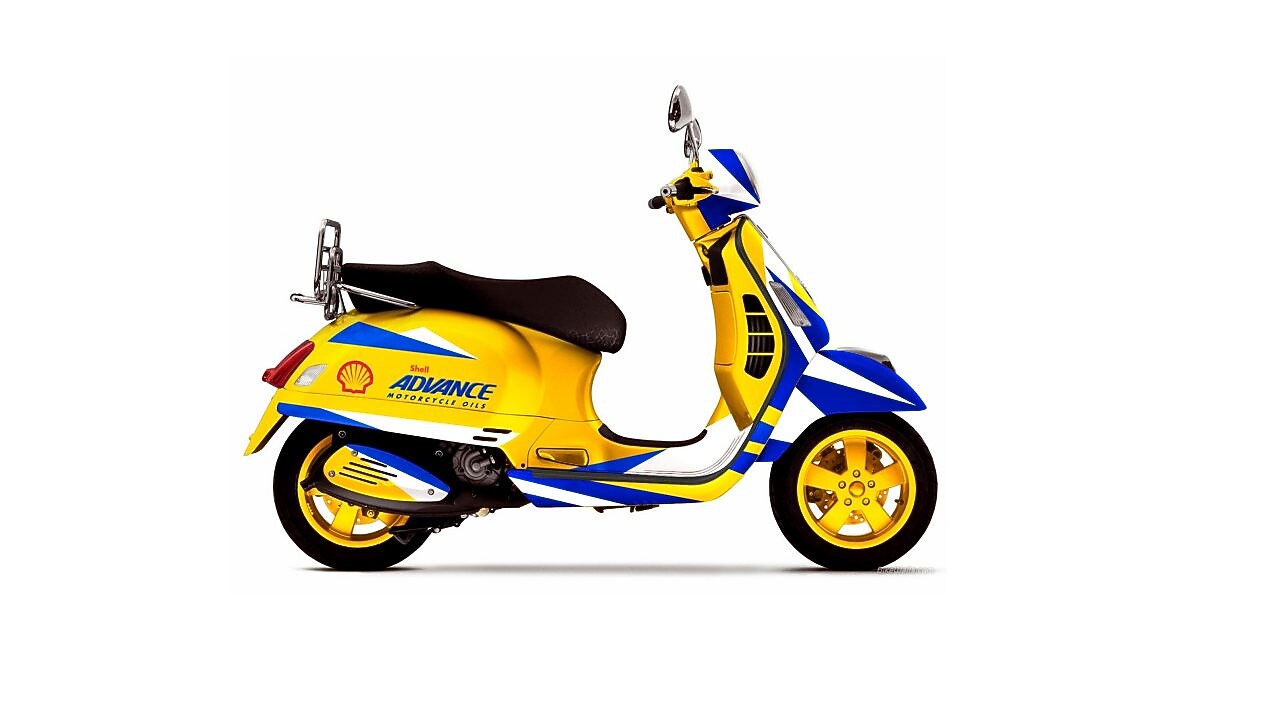 Kendaraan skuter berwarna cerah dengan logo Shell