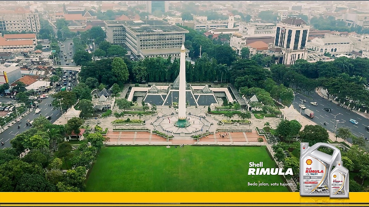 Pemandangan udara Monumen Nasional (Monas) di Jakarta dengan logo Shell Rimula dan kemasan produk Shell Rimula LD4 Extra di bagian bawah gambar.