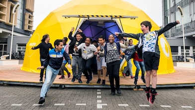 Taman kanak-kanak di kampung transmigrasi Donglian