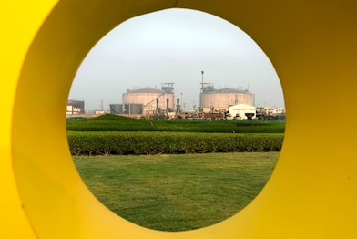 Proyek Fotografi India, Belanda, 2014 - Tangki LNG Hazira